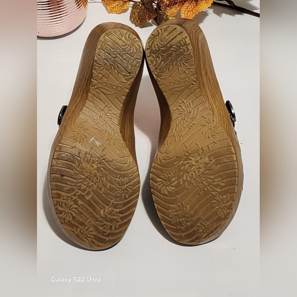 Women's Black Strappy Sandals - Picture 5 of 7